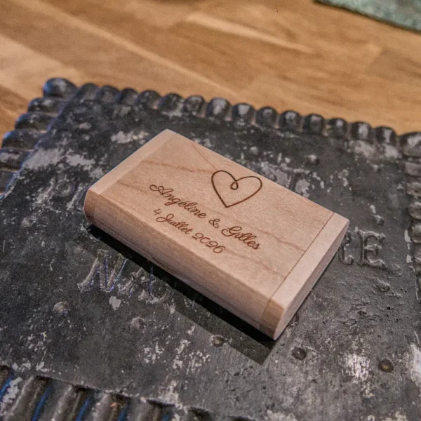 Coffret et une clé usb en bois personnalisé
